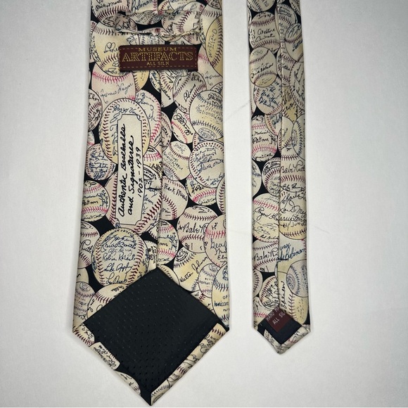 Vintage AUTHENTIC BASEBALLS AND SIGNATURES Classic Silk Museum Artifacts Tie - Picture 5 of 7
